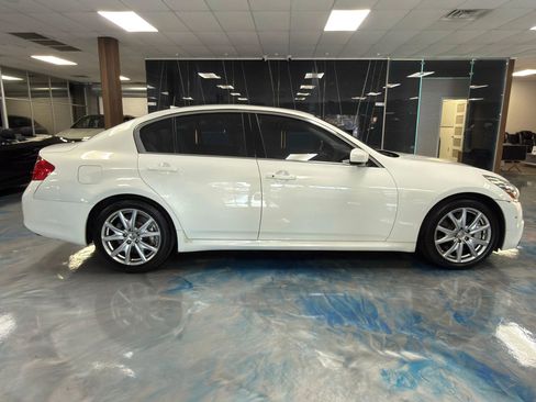 Used 2011 INFINITI G37 Journey w/ Sport Pkg - RWD image 4