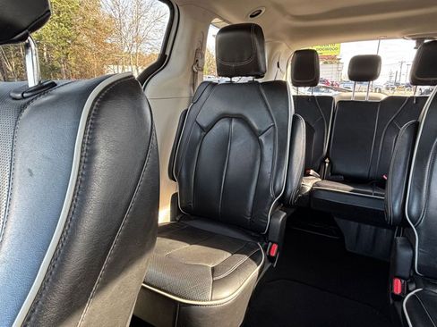 Used 2023 Chrysler Pacifica Limited image 43