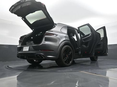 Certified 2025 Porsche Cayenne AWD/4WD image 25