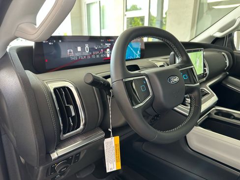New 2026 Ford Expedition Max Platinum AWD/4WD image 18