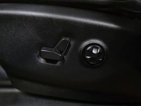 Used 2023 Chrysler Pacifica Touring-L w/ S Appearance Package FWD image 31
