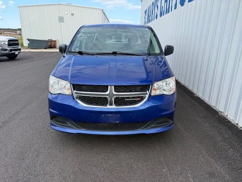 Used 2018 Dodge Grand Caravan SE FWD image 3