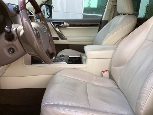 Used 2018 Lexus GX 460 Premium w/ Premium Package AWD/4WD image 6