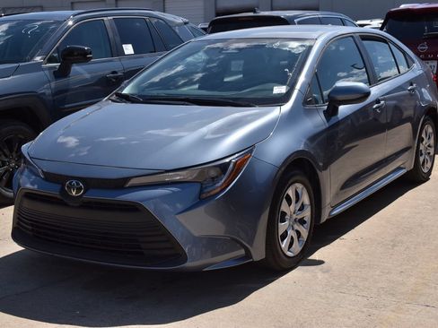 Used 2026 Toyota Corolla LE FWD image 2