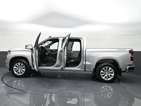 Used 2022 Chevrolet Silverado 1500 Custom AWD/4WD image 35