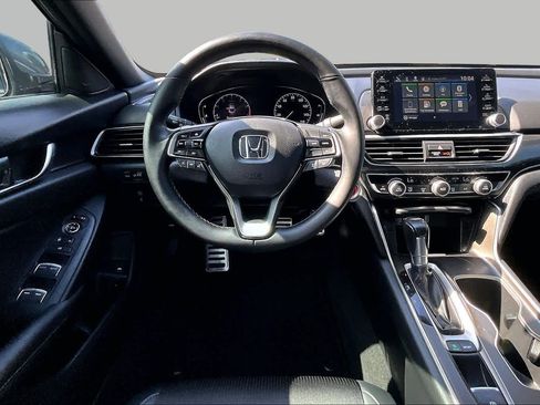 Used 2018 Honda Accord Sport image 6