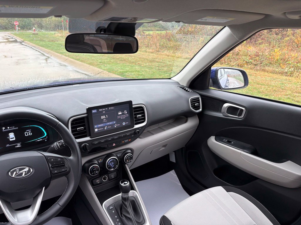 Used 2024 Hyundai Venue SEL FWD image 44