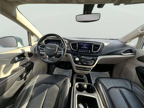 Used 2020 Chrysler Pacifica Touring-L Plus FWD image 19