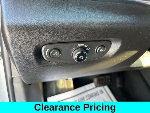 Used 2021 Chevrolet Traverse RS AWD/4WD image 19