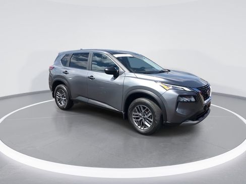 Used 2023 Nissan Rogue S image 2