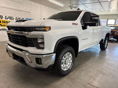 Used 2024 Chevrolet Silverado 2500 LT AWD/4WD image 99