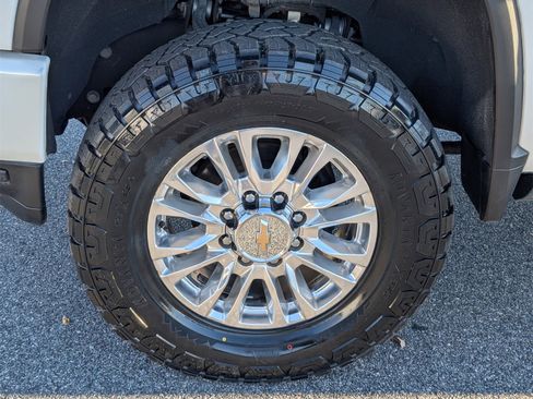 Used 2022 Chevrolet Silverado 2500 High Country w/ Safety Package II image 13