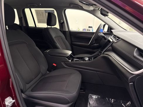 Used 2023 Jeep Grand Cherokee Laredo w/ Luxury Tech Group I image 21