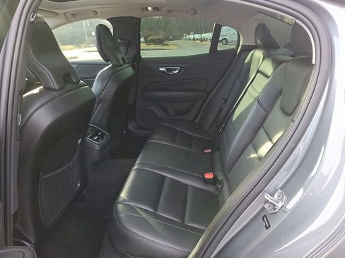 Used 2021 Volvo S60 T5 Inscription image 10