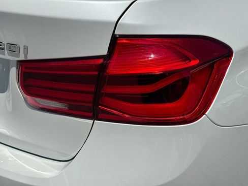 Used 2018 BMW 320i Sedan RWD image 33