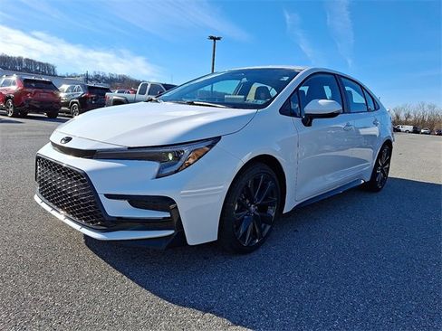 New 2026 Toyota Corolla SE image 2