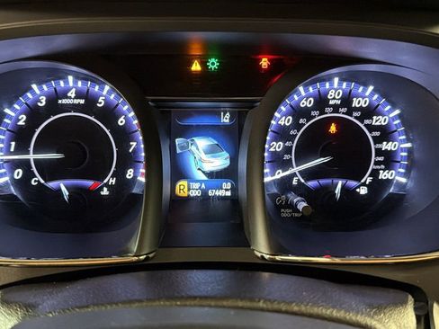 Used 2016 Toyota Avalon Limited image 32