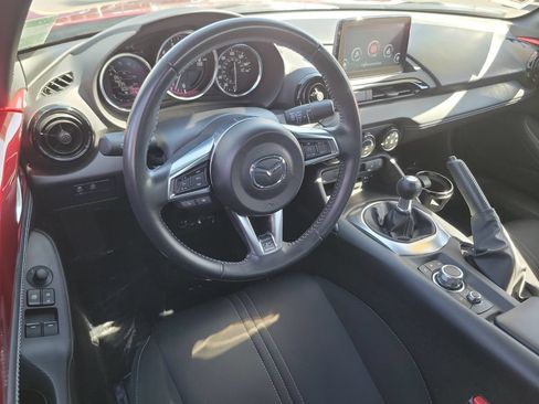 Certified 2022 MAZDA MX-5 Miata Club RWD image 5