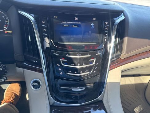 Used 2015 Cadillac Escalade Luxury AWD/4WD image 26