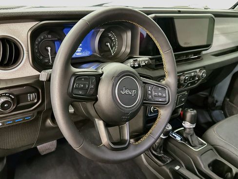 Used 2024 Jeep Wrangler Unlimited w/ Convenience Group AWD/4WD image 18
