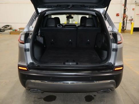 Used 2020 Jeep Cherokee Limited image 18