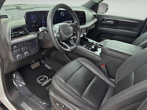Used 2025 Chevrolet Suburban Z71 AWD/4WD image 14