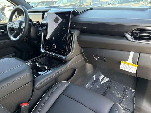 New 2026 GMC Yukon XL Elevation image 34