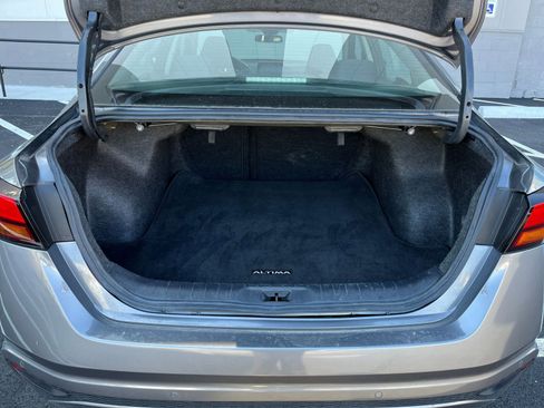 Used 2025 Nissan Altima 2.5 SV image 30
