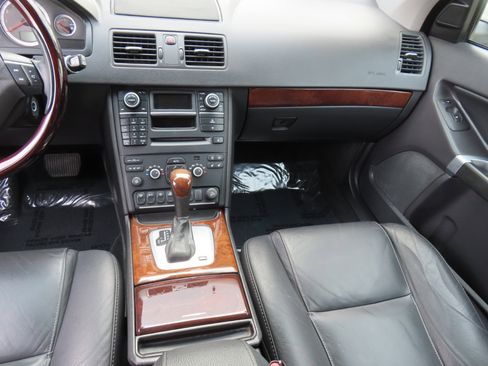 Used 2014 Volvo XC90 3.2 w/ Climate Package image 16