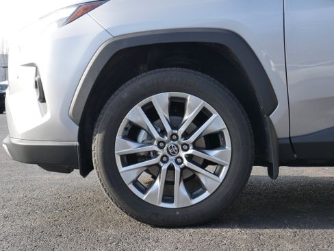 Used 2022 Toyota RAV4 Limited image 12