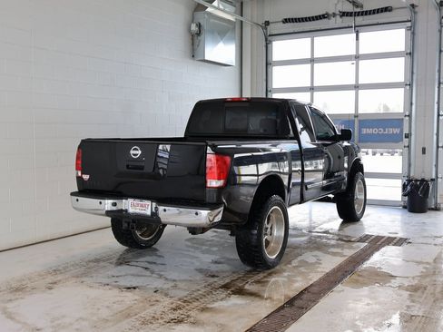 Used 2010 Nissan Titan SE w/ SE Value Truck Pkg image 3