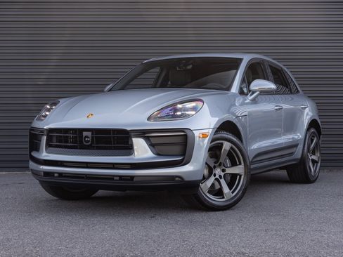 Certified 2026 Porsche Macan AWD/4WD image 1