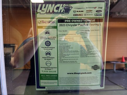 Used 2023 Chrysler Pacifica Touring-L image 40