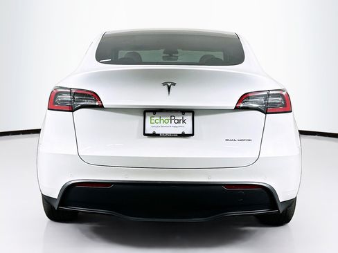 Used 2022 Tesla Model Y Long Range AWD/4WD image 7