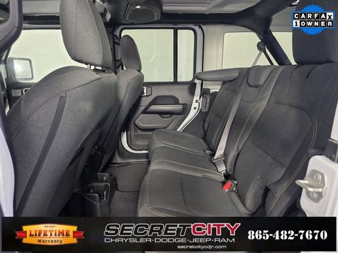 Used 2024 Jeep Wrangler Sahara image 25