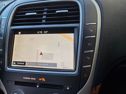 Used 2018 Lincoln MKX Reserve image 28