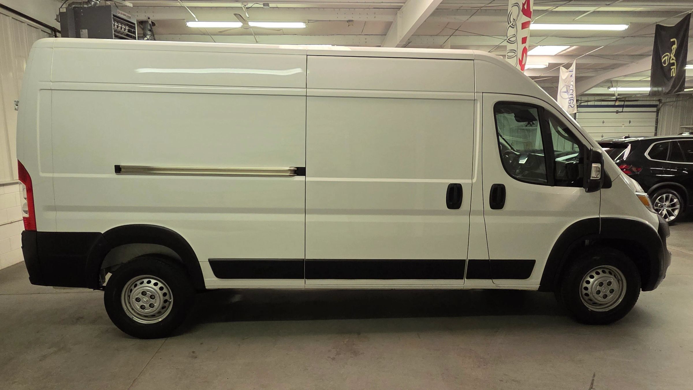 Used 2025 RAM ProMaster 2500 w/ Convenience Group FWD image 9