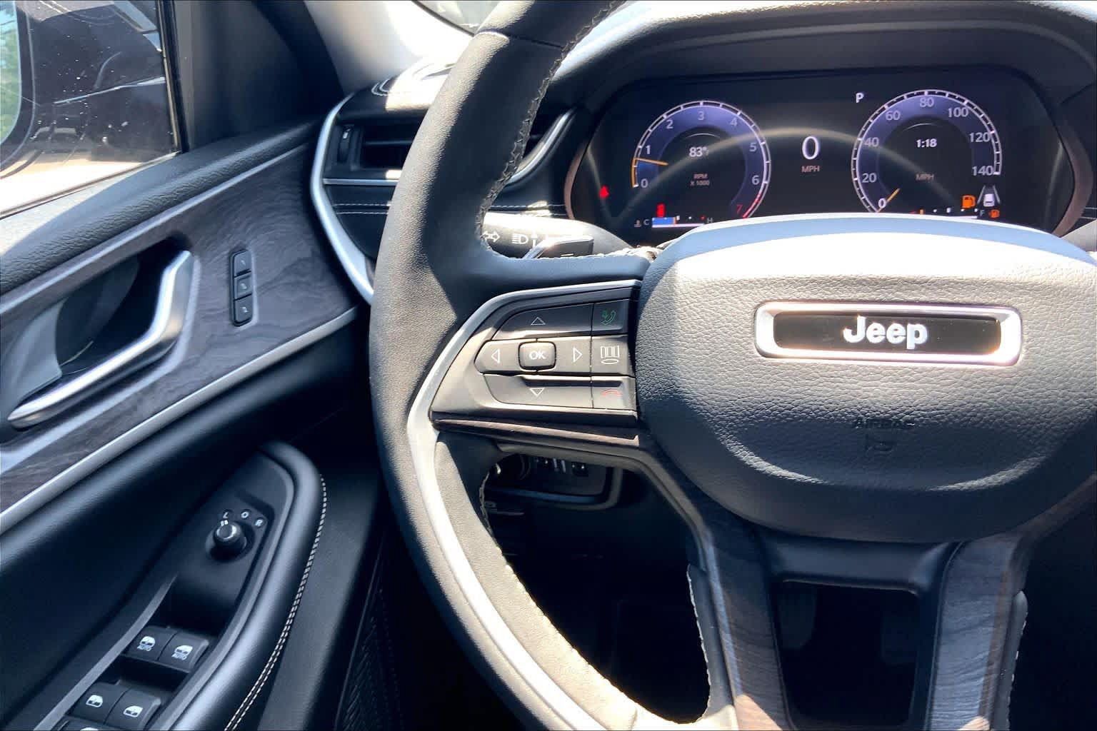 Used 2023 Jeep Grand Cherokee L Limited w/ Luxury Tech Group II RWD image 23