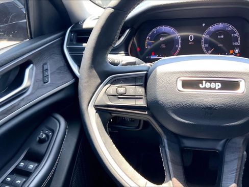 Used 2023 Jeep Grand Cherokee L Limited w/ Luxury Tech Group II RWD image 23
