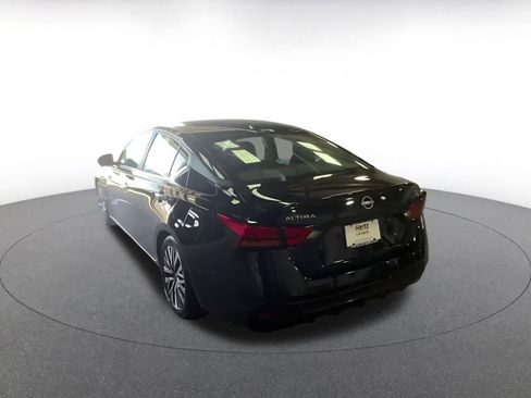Used 2025 Nissan Altima 2.5 SV FWD image 11