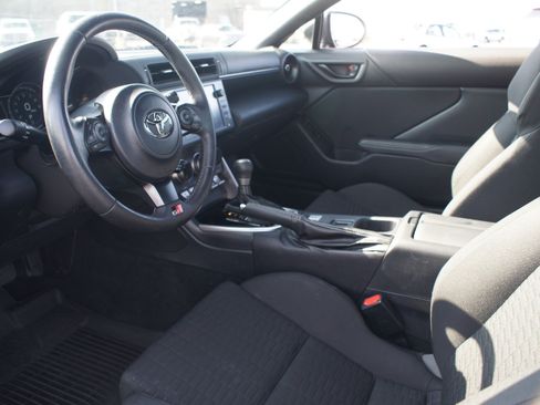 Used 2023 Toyota GR86 RWD image 5