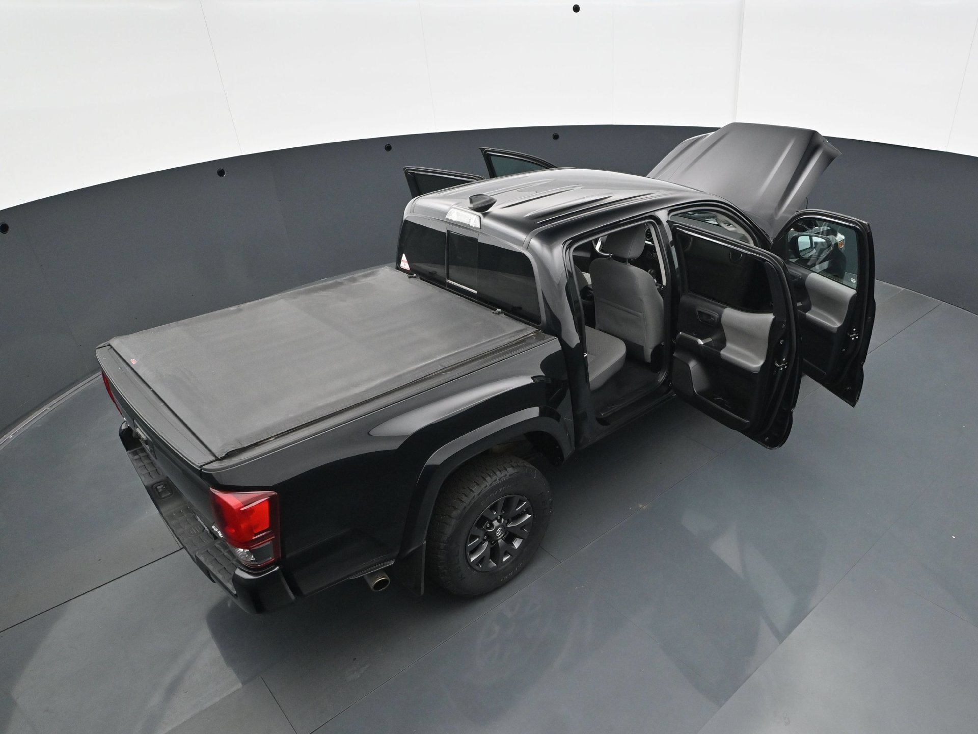 Used 2020 Toyota Tacoma SR5 w/ Technology Package AWD/4WD image 39