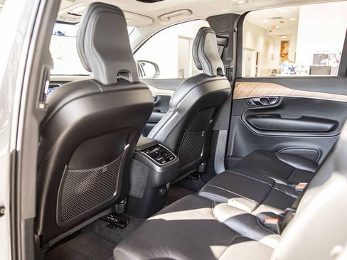 Used 2025 Volvo XC90 B6 Plus image 33