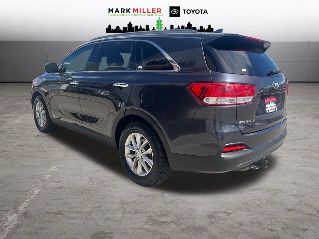 Used 2018 Kia Sorento LX w/ LX V6 Convenience Package AWD/4WD image 3