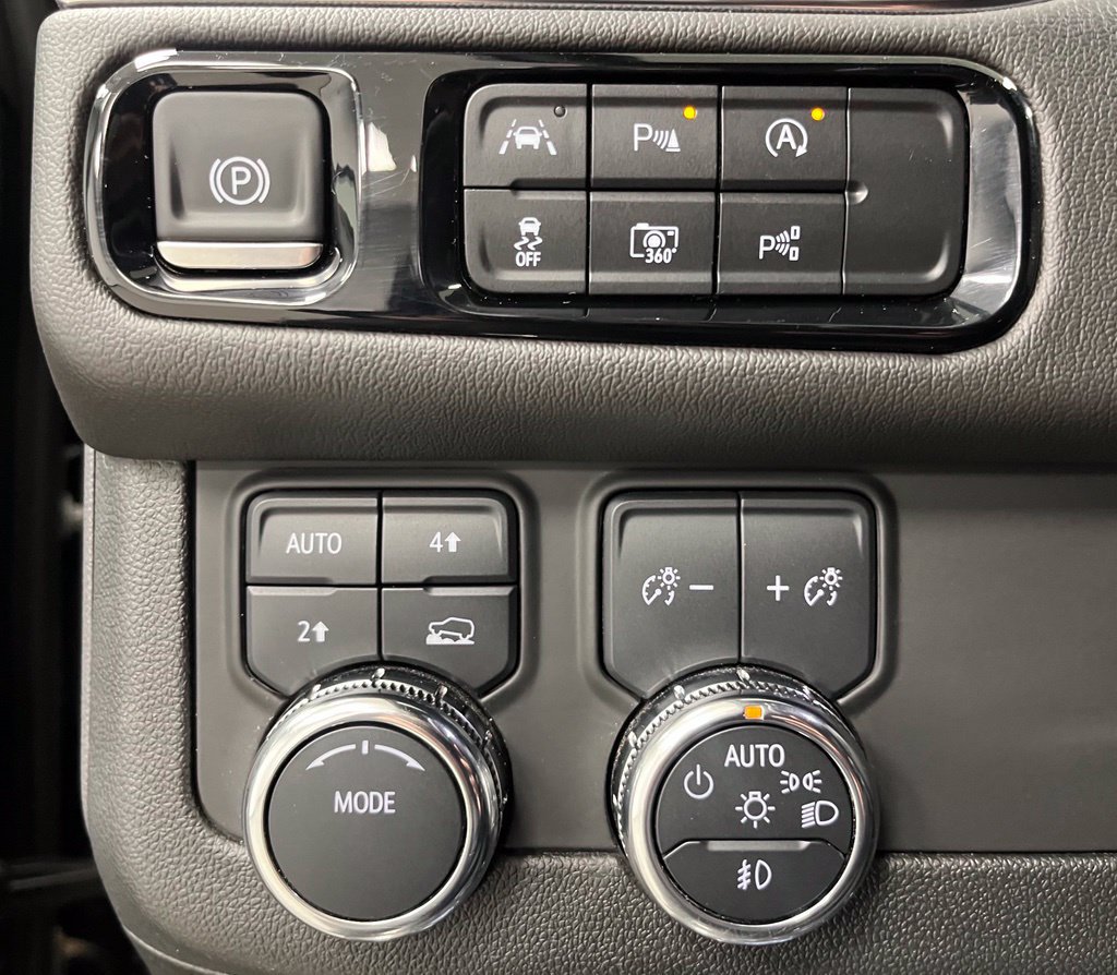 Used 2025 GMC Yukon Denali w/ LPO, Floor Liner Package AWD/4WD image 33