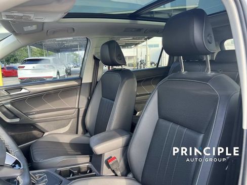 Used 2023 Volkswagen Tiguan SE w/ Panoramic Sunroof Package FWD image 15