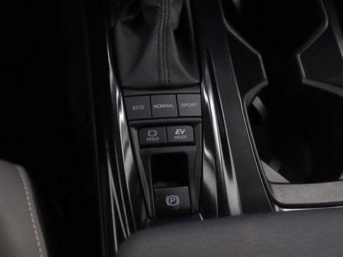 Used 2025 Toyota Camry SE image 23