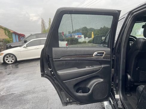 Used 2014 Jeep Grand Cherokee Overland w/ Advanced Technology Group AWD/4WD image 26
