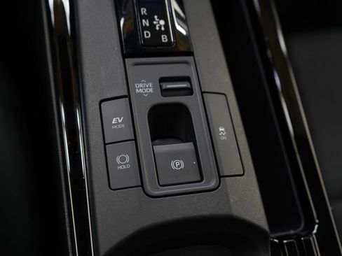 Used 2025 Toyota Prius LE image 23