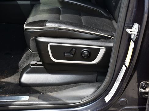 Used 2019 RAM 1500 Laramie AWD/4WD image 22